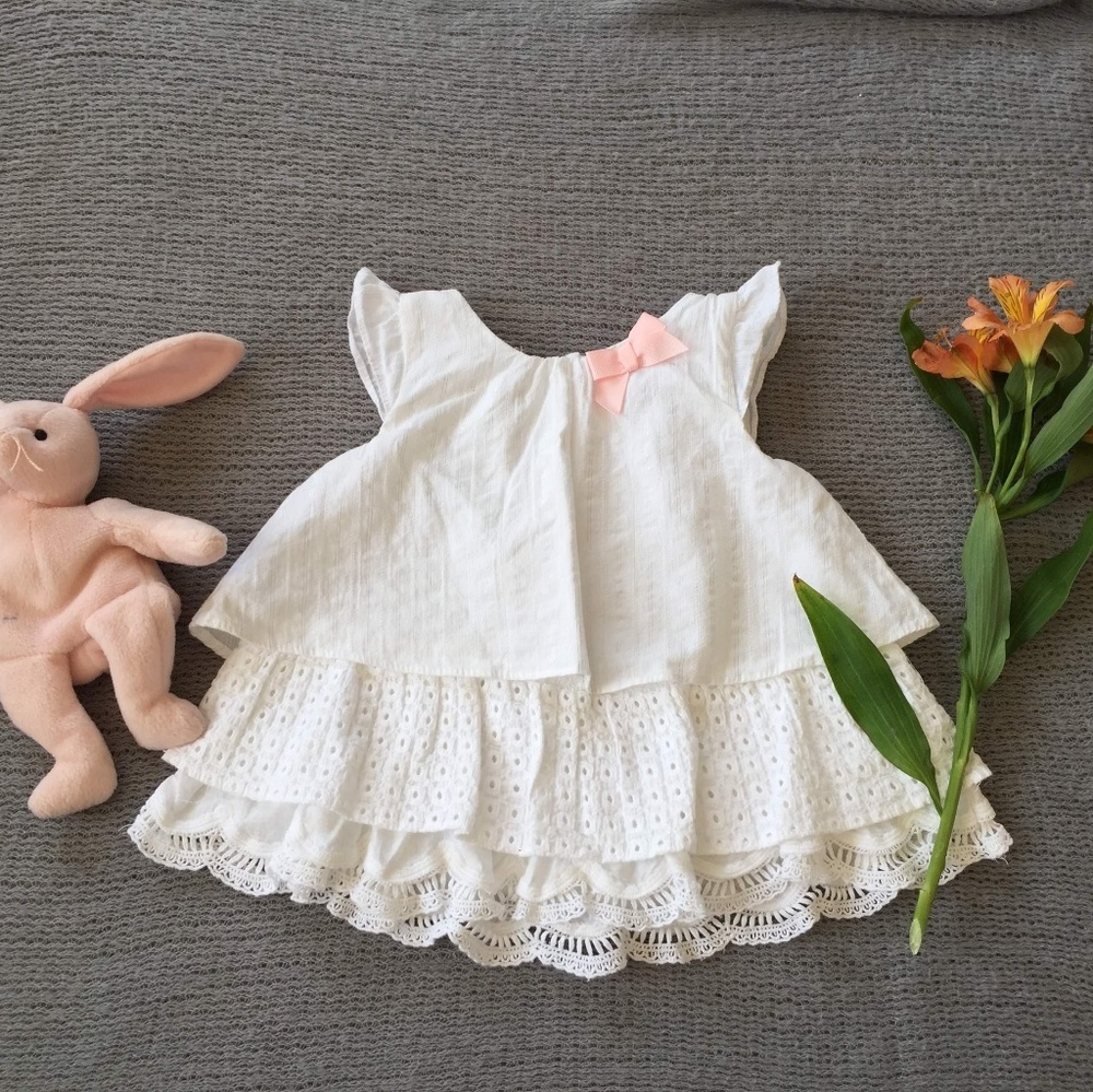 Super cute white top with lace brand piper&posie